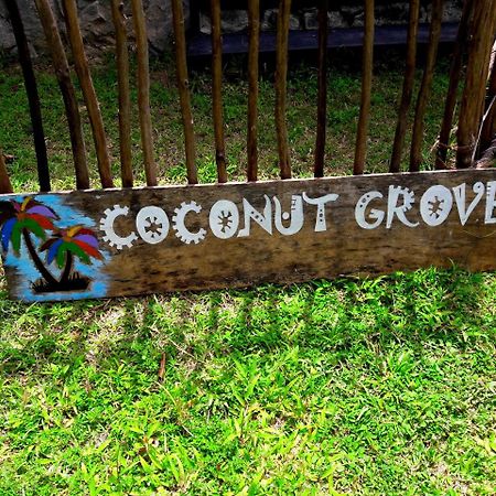 Отель Coconut Grove - Мидигама-Ист Экстерьер фото